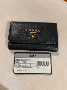 Prada Saffiano Metal 6-Hook Key Holder Nero Black Gold Hardware Italy 1M0222